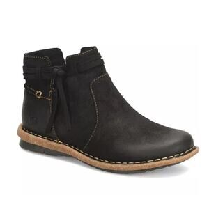 Born Wynter Black Suede Comfort Booties Size 8/38-39 NWOT Low Cut Grip Sole